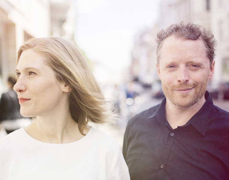 Foto der Gründer Sandra Lachmann und Peter Gough im Bremer Viertel