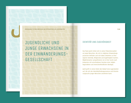 Aufgeschlagene Broschüre von Jamil